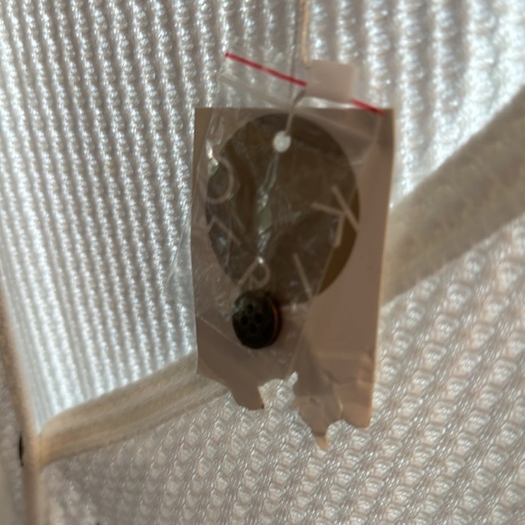 Unused with tags Olrik white waffle button down short sleeve size plus 4X - Picture 9 of 9